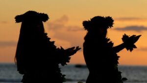 Smart-Meetings-Article-Silhouette of Hula Dancers at Sunset